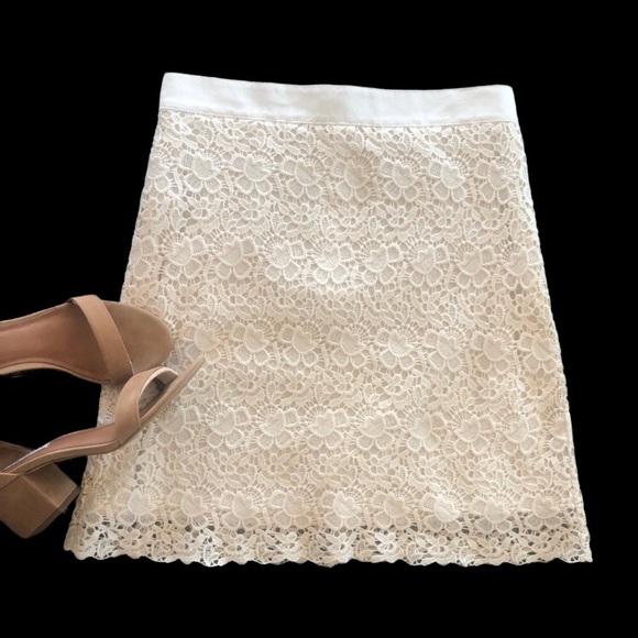 LOFT Lace Floral Cream Mini Skirt - Picture 3 of 9